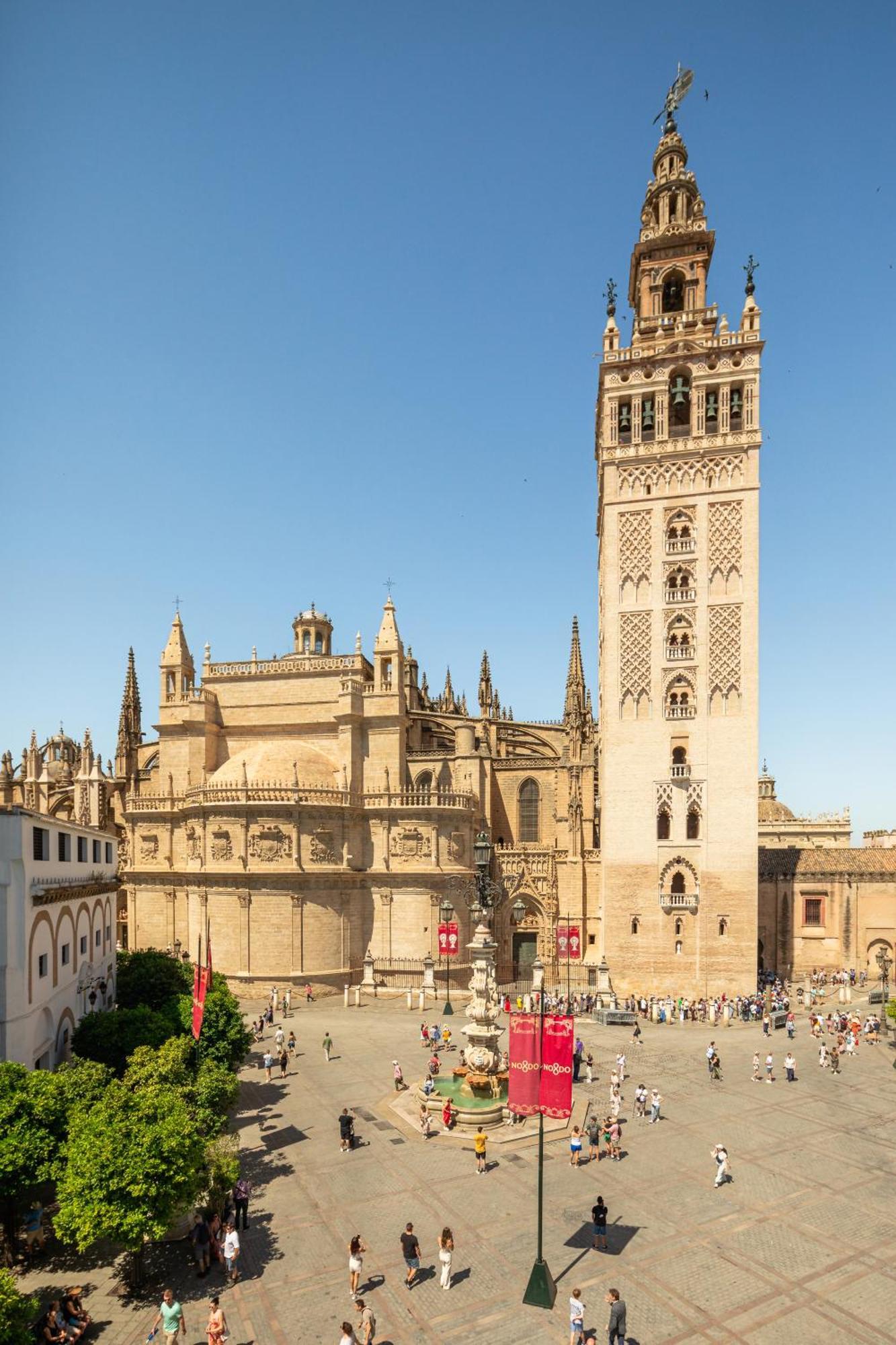 Lujoso Apartamento A Los Pies De La Catedral Seville Luaran gambar